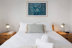 2 bedrooms, iron/ironing board, travel cot, free WiFi - Located just a stones throw from the Beach Breaksea is the perfect place to enjoy some time away (North Coogee)