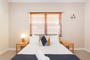 2 bedrooms, iron/ironing board, travel crib, free WiFi - This house is a 2 bedroom(s), 2 bathrooms, located in Fremantle, WA. (Fremantle)