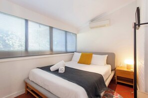 2 bedrooms, iron/ironing board, travel cot, free WiFi