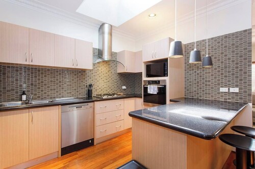 This house is a 2 bedroom(s), 2 bathrooms, located in Fremantle, WA.