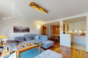 Télévision, livres, chaîne hi-fi