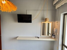 Cortinas blackout, ferros/tábuas de passar roupa, Wi-Fi de cortesia