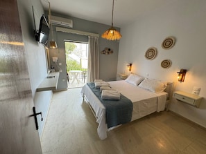 Blackout drapes, iron/ironing board, free WiFi - 3 little pigs apartments (Corfu)