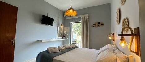 Rideaux occultants, fer et planche à repasser, Wi-Fi gratuit