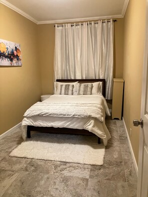 1 habitación, tabla de planchar con plancha, wifi y ropa de cama 