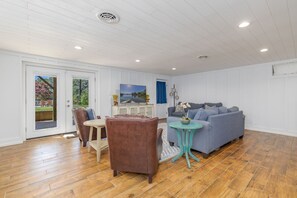 Smart-TV, fotballspill og bøker