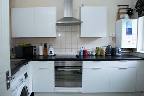 Micro-ondes, four, lave-vaisselle