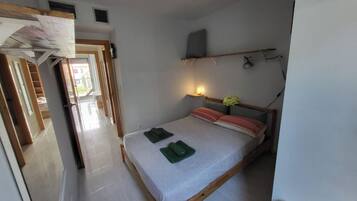 2 slaapkamers, een strijkplank/strijkijzer, wifi, beddengoed