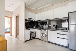 Fridge, oven, stovetop, dishwasher - RELAXING APARTMENT WITH PRIVATE POOL 2 MINUTES FROM THE OCEAN. (mohammedia)
