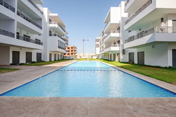 Outdoor pool - RELAXING APARTMENT WITH PRIVATE POOL 2 MINUTES FROM THE OCEAN. (mohammedia)