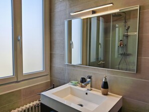 Hair dryer - Warm and Authentic! The watchmaker’s house, downtown Crozon (Crozon)