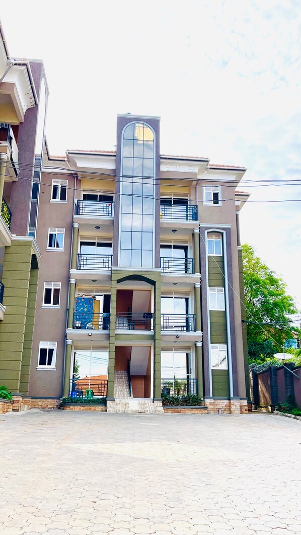 Apartment | Exterior - Lake View Muyenga Apartment (Kampala)