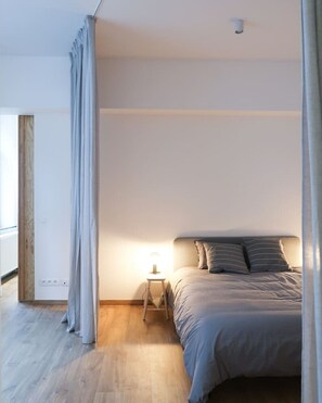 1 bedroom, desk, iron/ironing board, WiFi