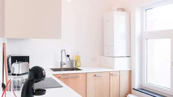 Kylskåp, mikrovågsugn, ugn och spishäll