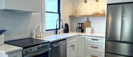 Fridge, oven, coffee/tea maker, toaster