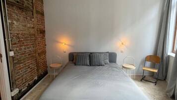 3 slaapkamers, een bureau, een strijkplank/strijkijzer, wifi