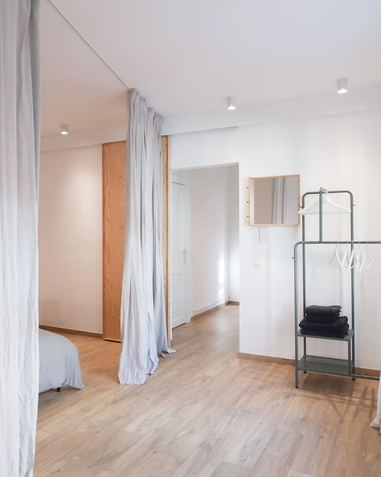 1 Schlafzimmer, Schreibtisch, Bügeleisen/Bügelbrett, Reisekinderbett