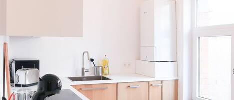 ثلاجة، ميكروويف، فرن، موقد طهي مسطح