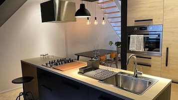 Frigorífic, microones, forn i placa de cuina