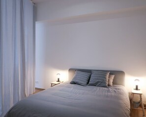 1 bedroom, desk, iron/ironing board, WiFi