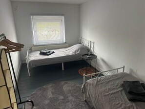 2 bedrooms, iron/ironing board, WiFi