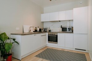 Mikroaaltouuni, uuni, liesi, astianpesukone