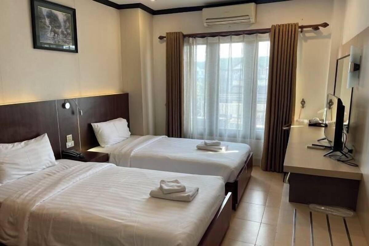 1 bedroom, laptop workspace, blackout curtains