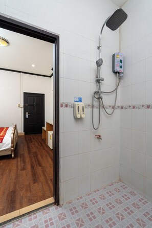 Basic Studio Suite, 1 King Bed, Private Bathroom, City View | Bathroom | Shower, free toiletries, hair dryer, slippers