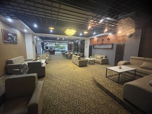 Spécialités Cuisine locale et internationale