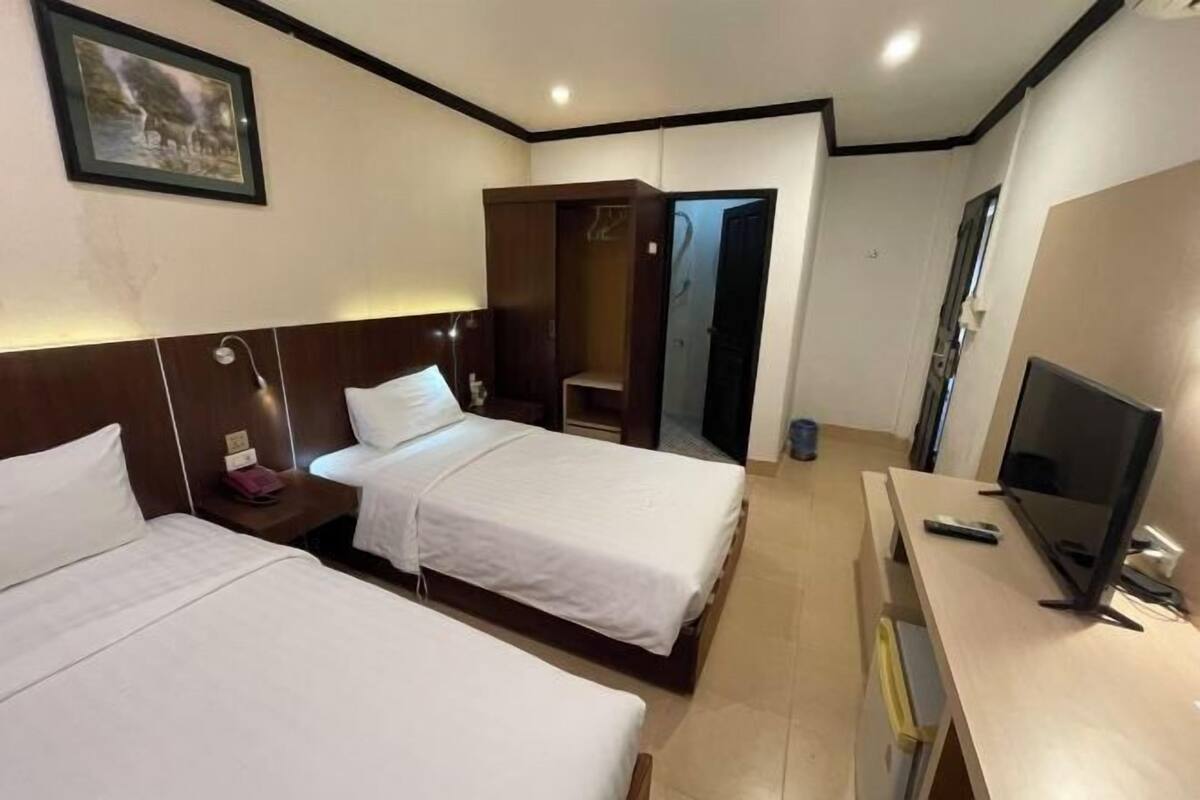 1 bedroom, laptop workspace, blackout curtains