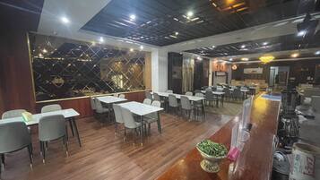 Spécialités Cuisine locale et internationale