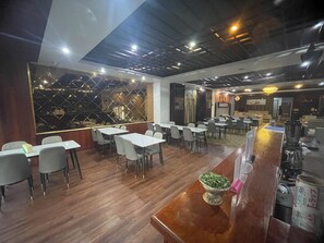 Spécialités Cuisine locale et internationale