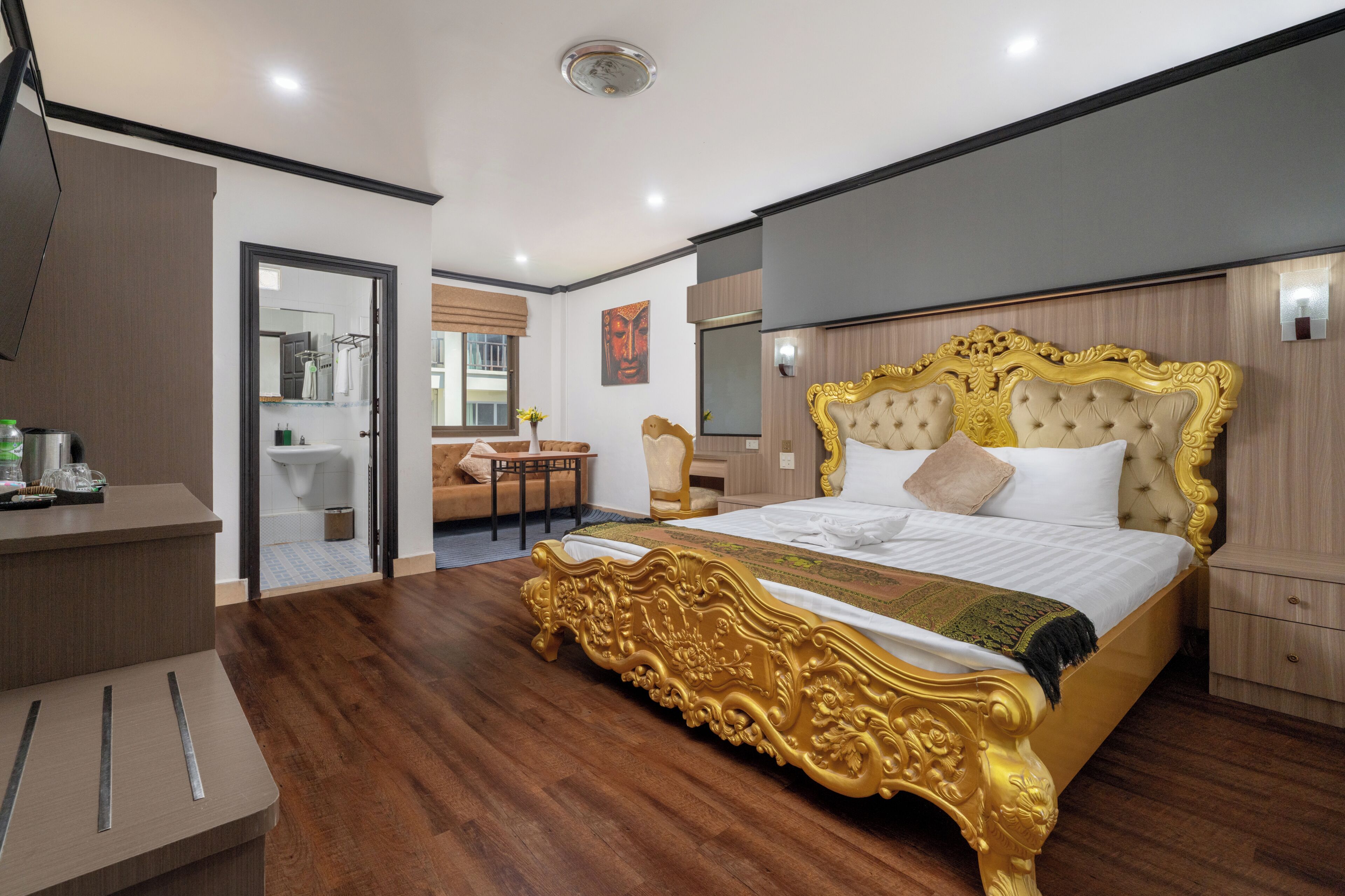 Perusstudiosviitti, 1 suuri parisänky, oma kylpyhuone, kaupunkinäköala | Kannettavalle tietokoneelle sopiva työtila, pimennysverhot, äänieristys