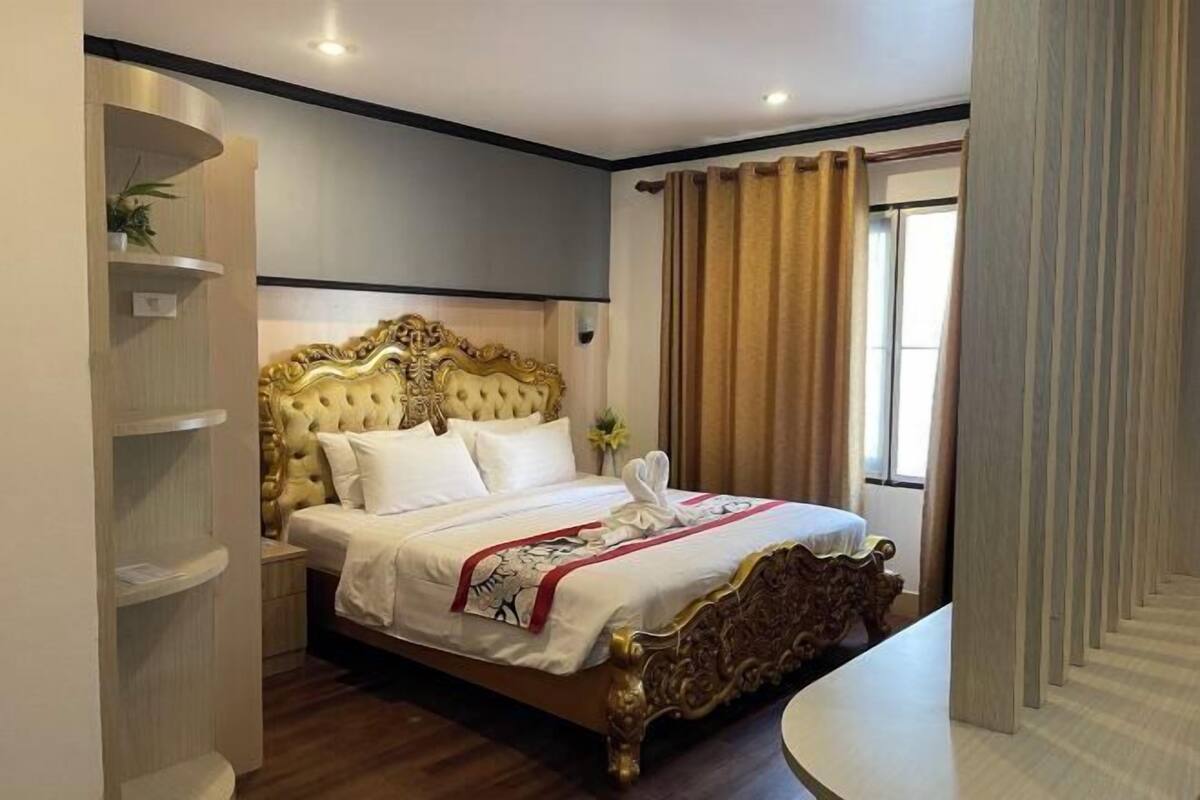 1 bedroom, laptop workspace, blackout curtains