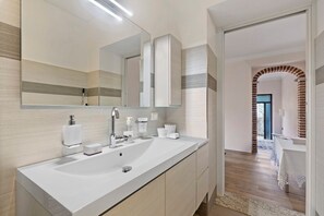 Family Apartment, Multiple Bedrooms, Mountainside (Little Mermaid of Stresa Pet Friendly) | Bathroom | Shower, hair dryer, bidet, towels - Little Mermaid of Stresa Pet Friendly (Stresa)