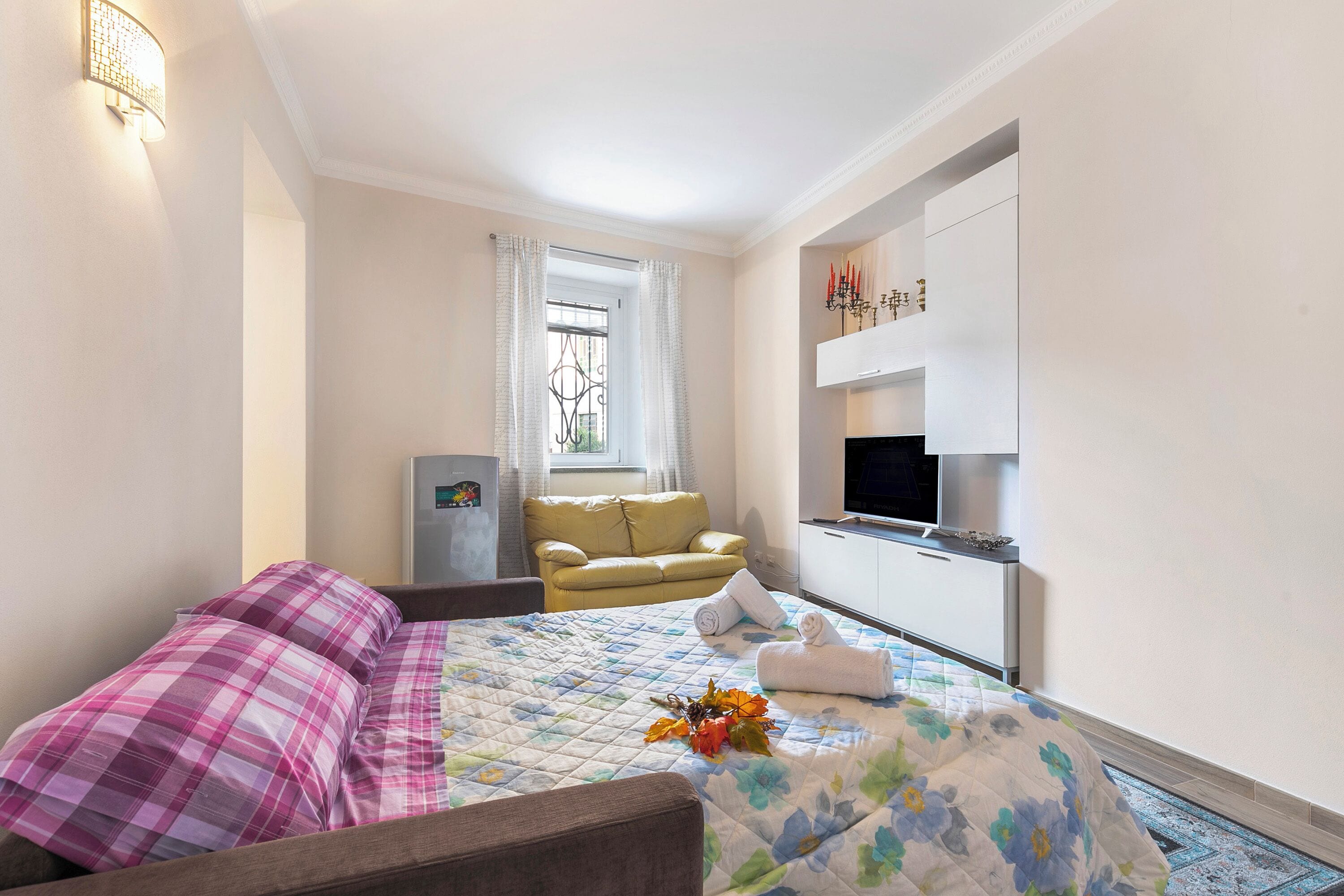 Family Apartment, Multiple Bedrooms, Mountainside (Little Mermaid of Stresa Pet Friendly) | 1 bedroom, bed sheets