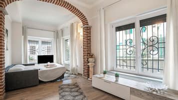 1 bedroom, bed sheets