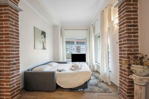 1 bedroom, bed sheets - Blue Mermaid of Stresa (Stresa)