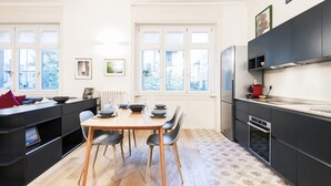 Kaffetrakter/tekoker, kjøleskap, mikrobølgeovn og ovn