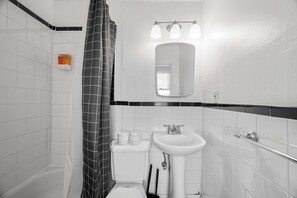 Dusj, hårføner og håndklær