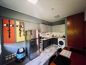 Comfort-huoneisto, 2 makuuhuonetta | Yksityinen keittiö | Täysikokoinen jääkaappi, mikroaaltouuni, uuni, astianpesukone