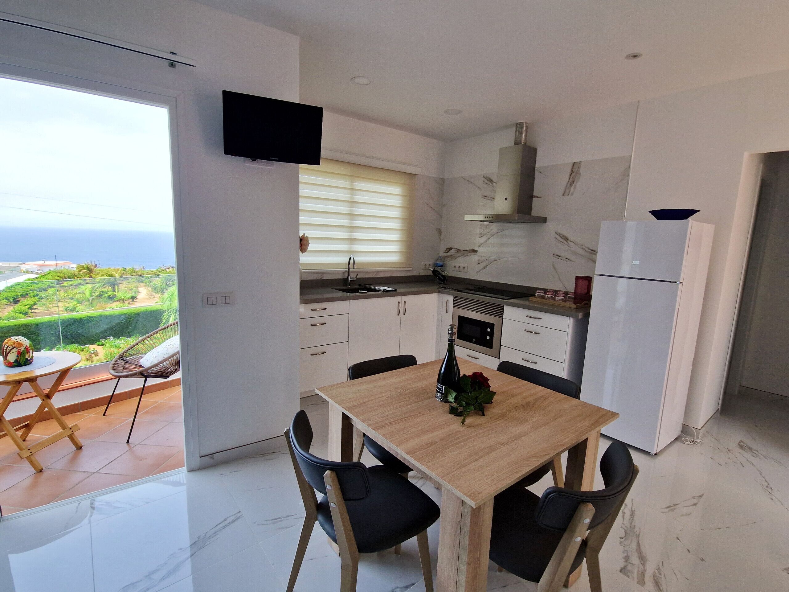 Refrigerador, microondas, horno, cafetera/tetera