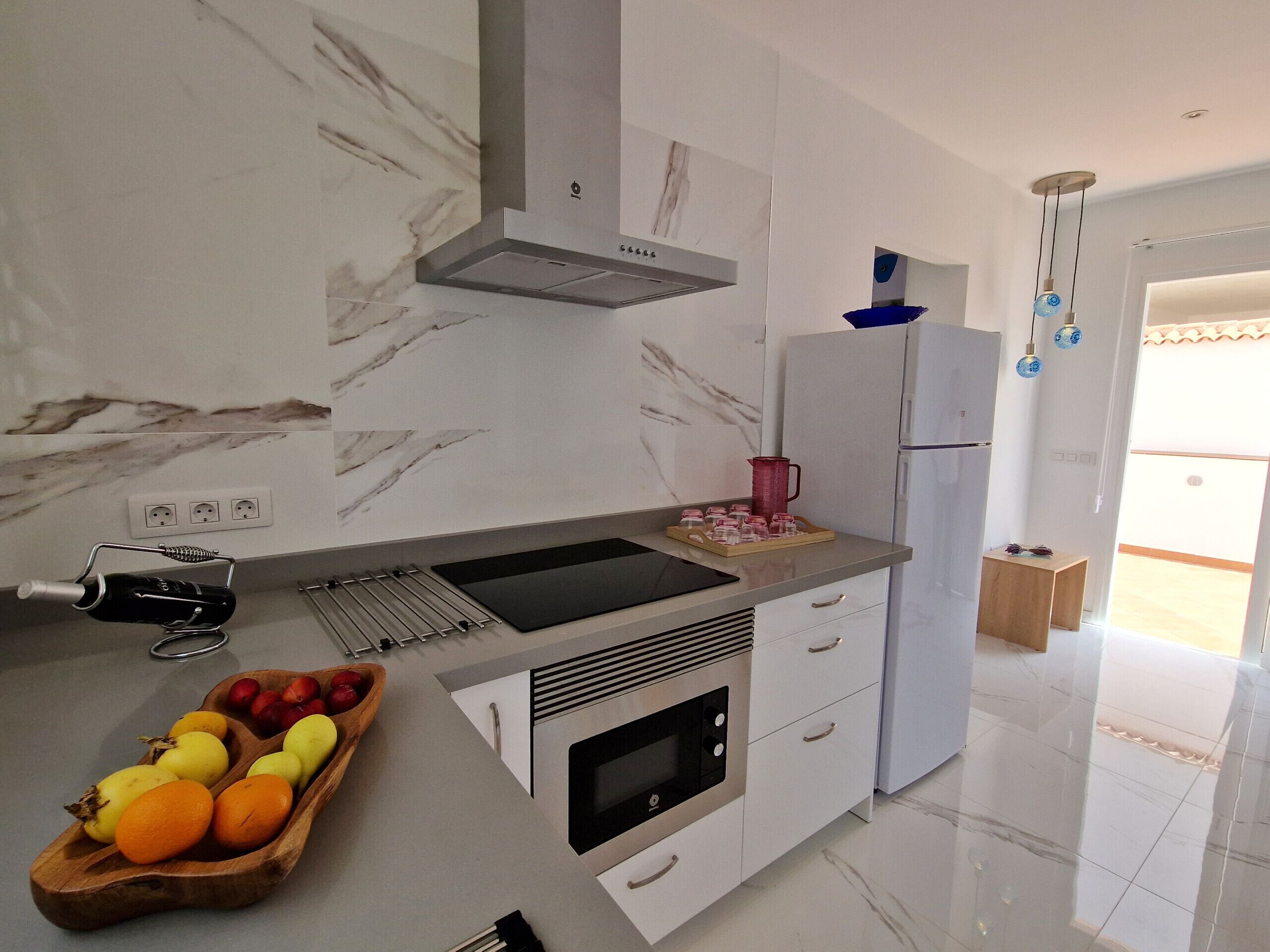 Fridge, microwave, oven, coffee/tea maker