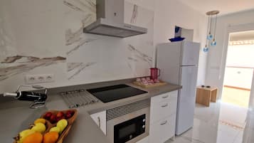 Fridge, microwave, oven, coffee/tea maker