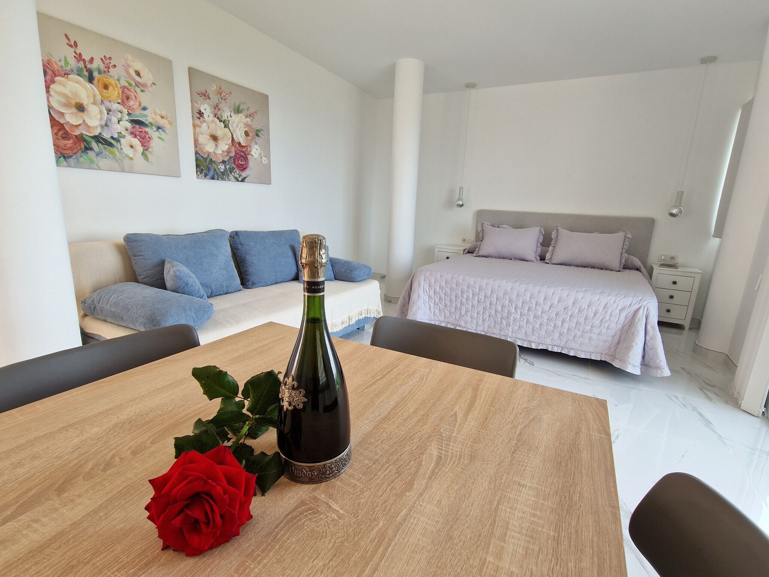 1 habitación, tabla de planchar con plancha, wifi gratis y ropa de cama 