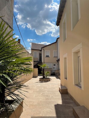 Exterior - Nice furnished and equipped F1 with shared courtyard in the city center (Montluçon)