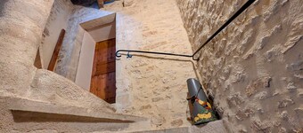 Cozy room in historic house with park and horse facility