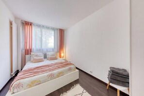 3 bedrooms, in-room safe, iron/ironing board, free WiFi