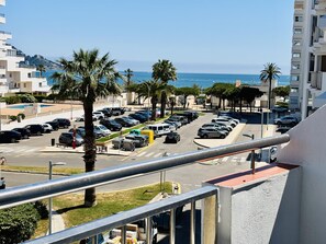 Property grounds - Charming Apt 4 Pers., Sea View Terrace, Pets Welcome, Parking Included (Roses)