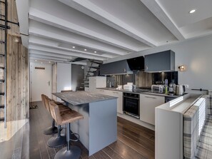 Kühlschrank, Mikrowelle, Ofen, Geschirrspüler